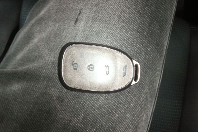 理想汽车 理想ONE 2020款 增程6座版中控内饰11