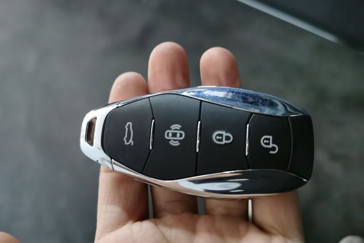 红旗H5 PHEV 2025款 170 超混版中控内饰11