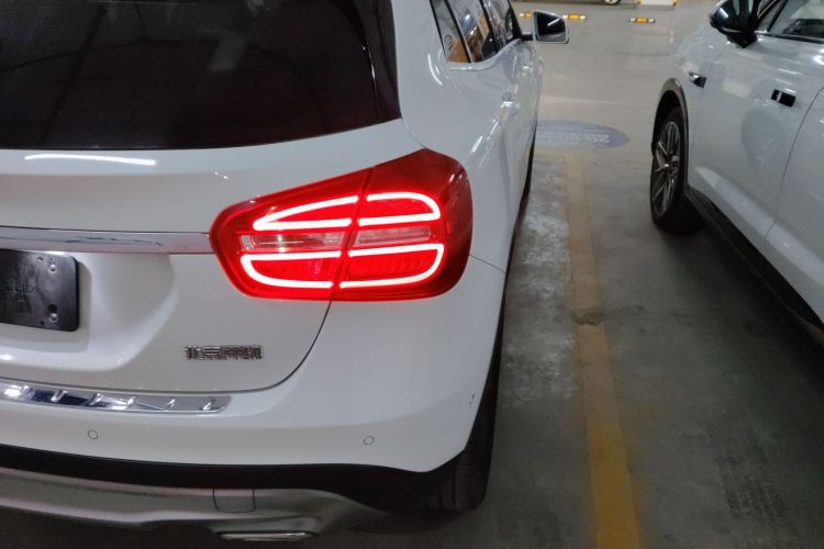 奔驰GLA 2016款 GLA 200 时尚型车身外观9