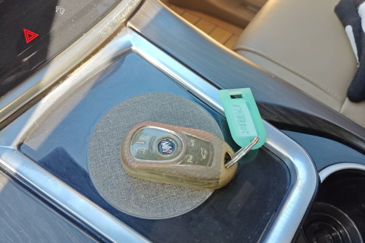 别克GL8 2020款 ES陆尊 653T 旗舰型中控内饰11