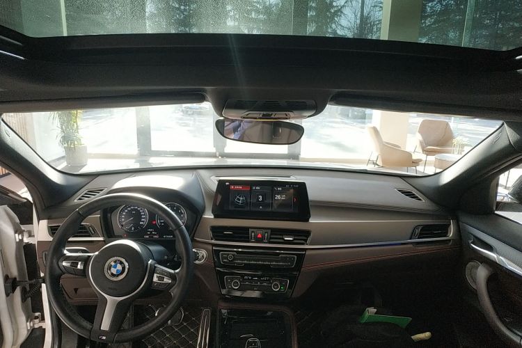 宝马X2 2021款 改款 sDrive25i 锋芒版中控内饰7002