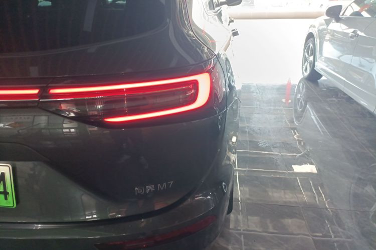 鸿蒙智行 问界M7 2024款 1.5T 智驾四驱Max版 5座车身外观9