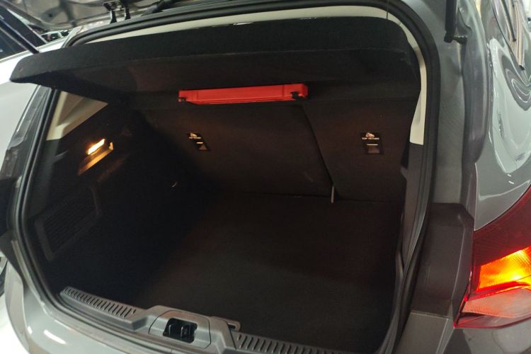 福特 福克斯 2022款 两厢 EcoBoost 180 自动竞速版机舱底盘23