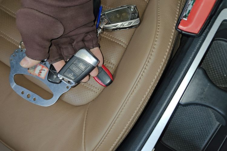 大众 帕萨特 2015款 1.8TSI DSG御尊版中控内饰11