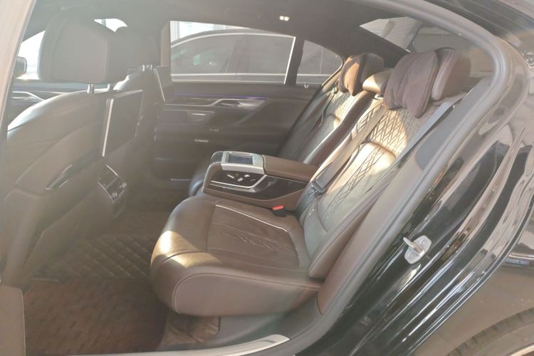 宝马7系 2018款 740Li 领先型 M运动套装中控内饰21