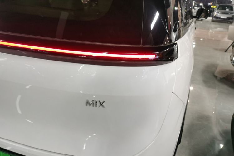 极氪MIX 2025款 长续航智驾版车身外观6006