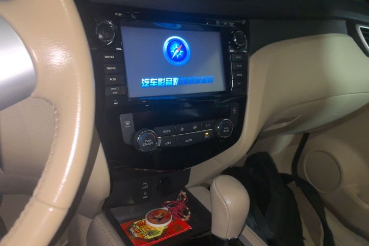 日产 奇骏 2015款 2.0L CVT舒适MAX版 2WD中控内饰16