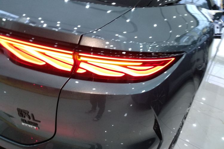 比亚迪 汉L 2025款 DM-p 四驱激光雷达旗舰型车身外观6006