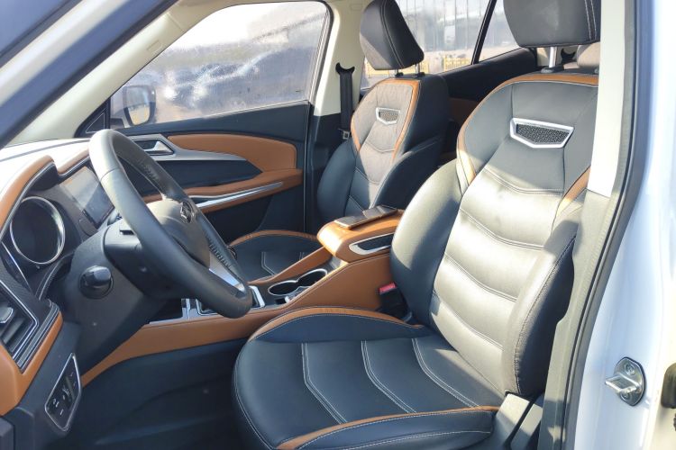 众泰T300 2017款 1.5L 手动豪华型中控内饰19