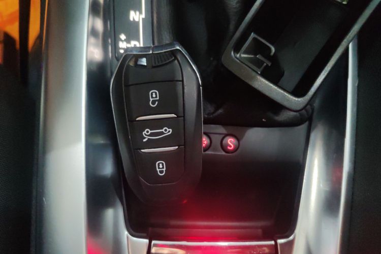 DS 6 2016款 1.6T 豪华版THP160中控内饰11