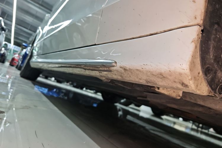 奔驰C级 2017款 C 200 L 运动版局部细节9001