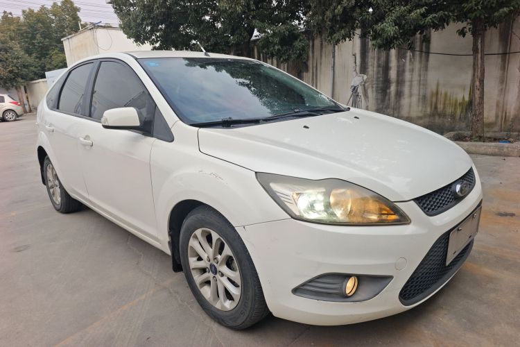 福特 福克斯 2013款 两厢经典 1.8L 自动基本型车身外观6002