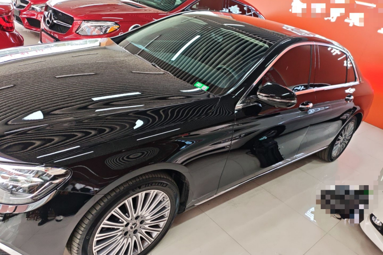 奔驰E级 2023款 E 300 L 豪华型车身外观4