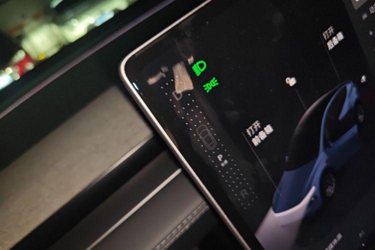 特斯拉 Model Y 2025款 后轮驱动版中控内饰18