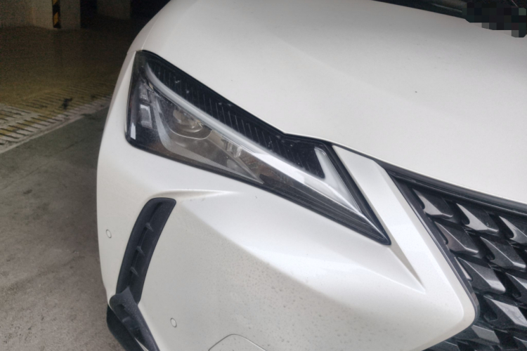 雷克萨斯UX 2020款 260h 探·酷版车身外观8