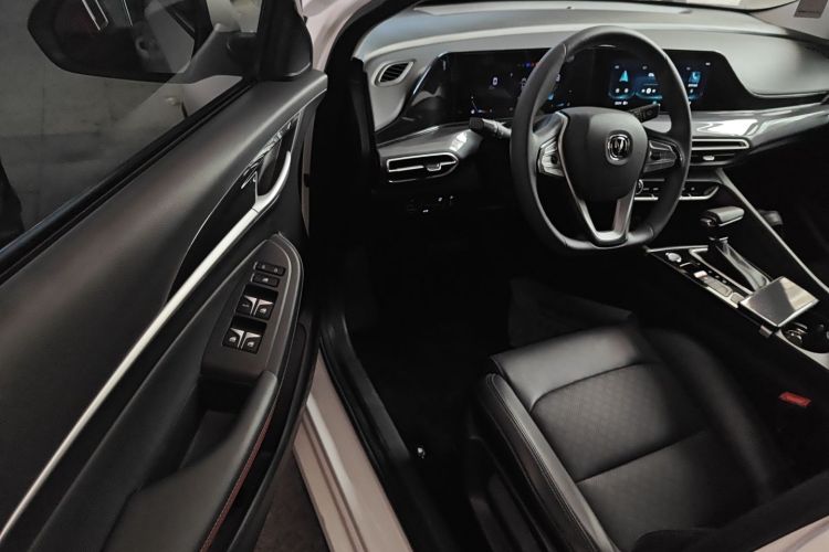 长安 逸动 2020款 PLUS 百万版 1.6L GDI CVT豪华型中控内饰20