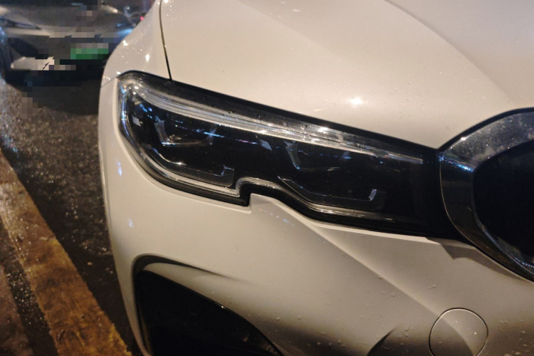 宝马3系 2022款 325i M运动套装车身外观8