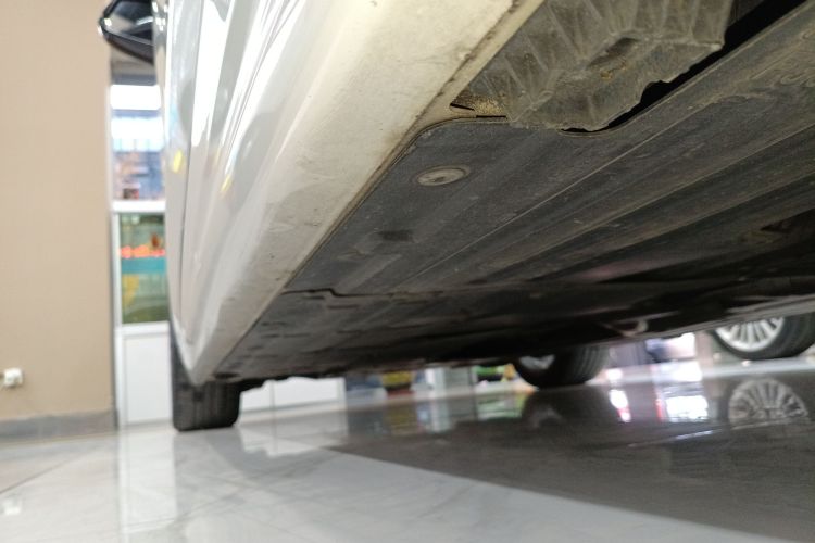 宝马3系 2018款 320Li 领先型M运动套装局部细节9002