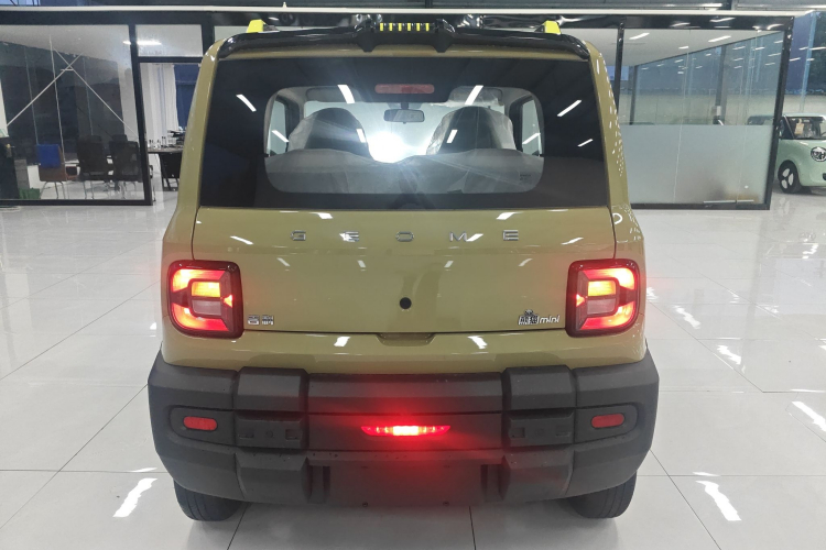 吉利银河 2025款 210km 熊猫骑士车身外观6