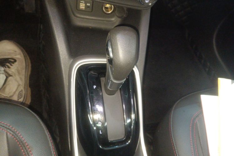 雪佛兰 创酷 2021款 Redline 335T CVT极版 国VI中控内饰18