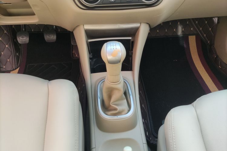 日产 轩逸 2012款 经典 1.6XE 手动舒适版中控内饰18