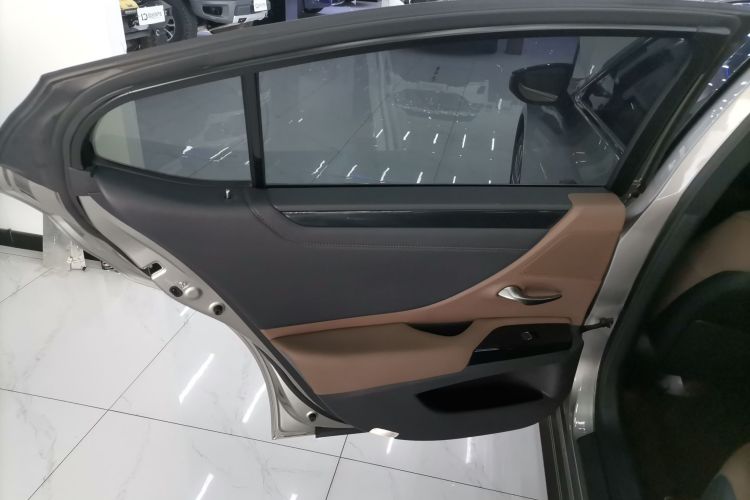 雷克萨斯ES 2022款 200 卓越版中控内饰7008