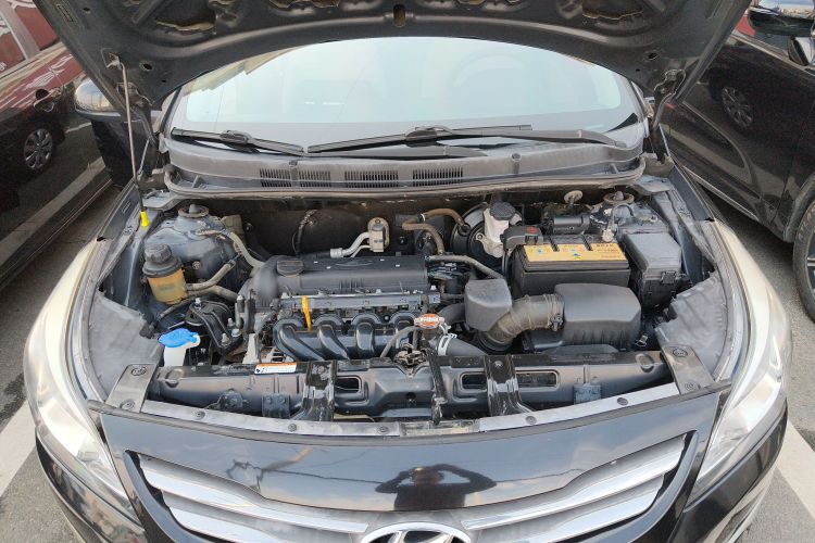 现代 瑞纳 2014款 1.4L 手动智能型GLS机舱底盘24