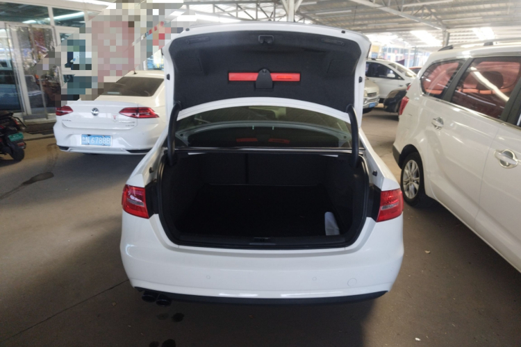 奥迪A4L 2013款 35 TFSI 自动标准型机舱底盘23