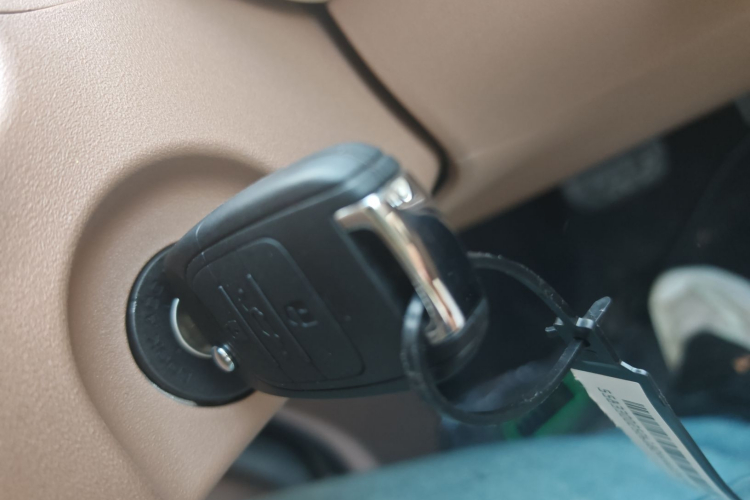 五菱汽车 宏光MINIEV 2025款 四门版 进阶款中控内饰7001