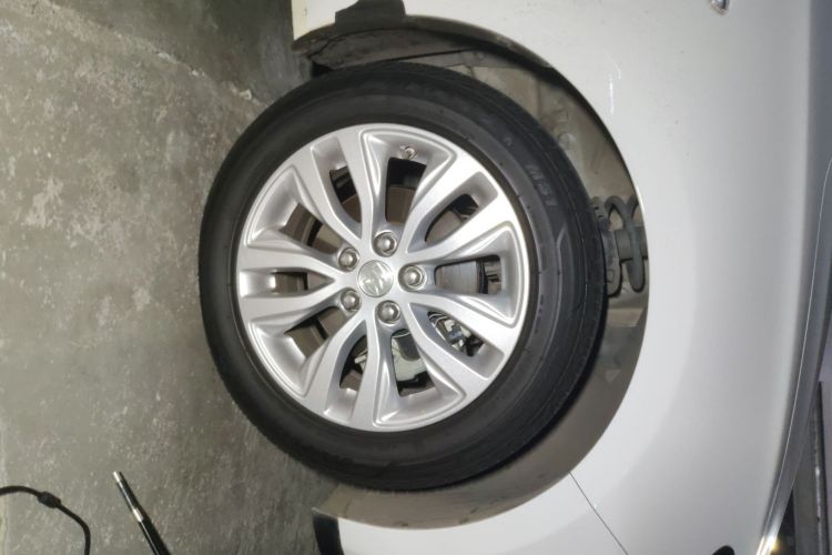 别克 英朗 2021款 改款 典范 1.5L 自动精英型车身外观10