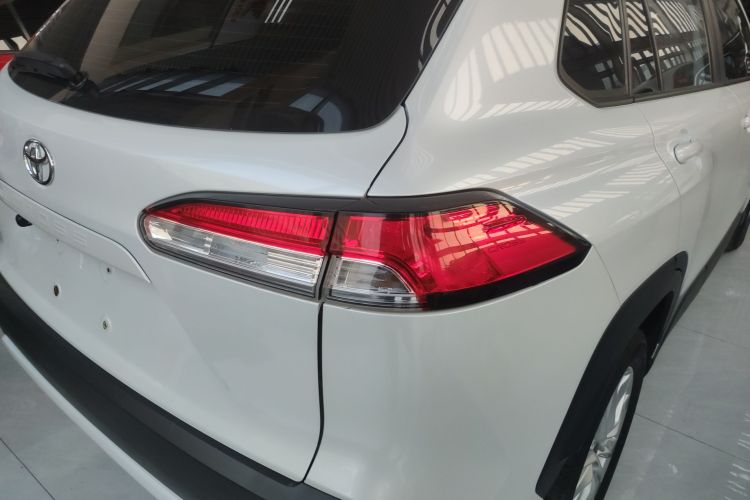 丰田 卡罗拉锐放 2022款 2.0L 精英版车身外观9