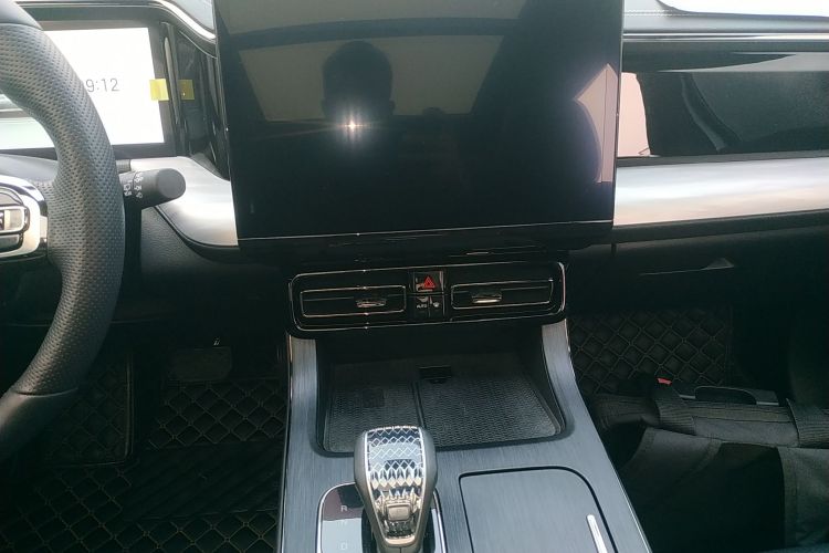 广汽传祺 传祺GS8 2024款 双擎系列 2.0TM 两驱尊贵版中控内饰16