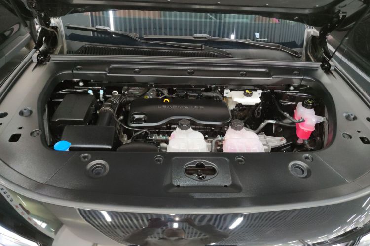 零跑汽车 零跑C16 2026款 增程 280激光雷达智尊版 6座机舱底盘24