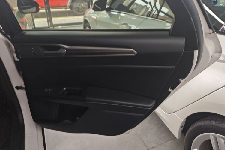 福特 蒙迪欧 2017款 改款 EcoBoost 180 时尚型中控内饰7006