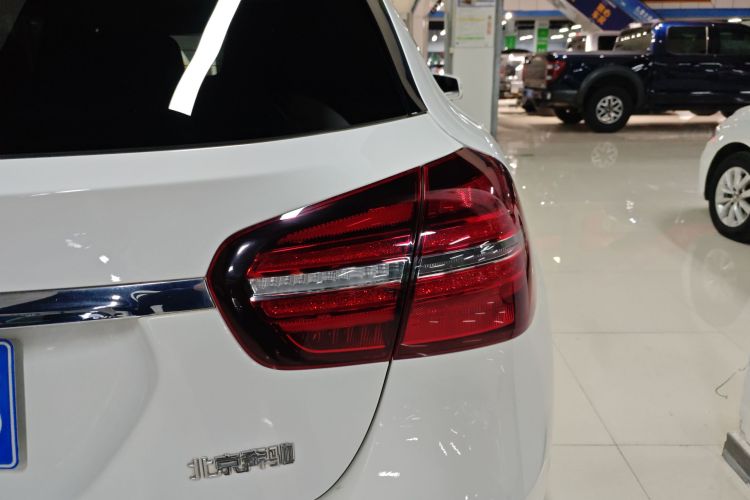 奔驰GLA 2018款 GLA 200 时尚型车身外观9