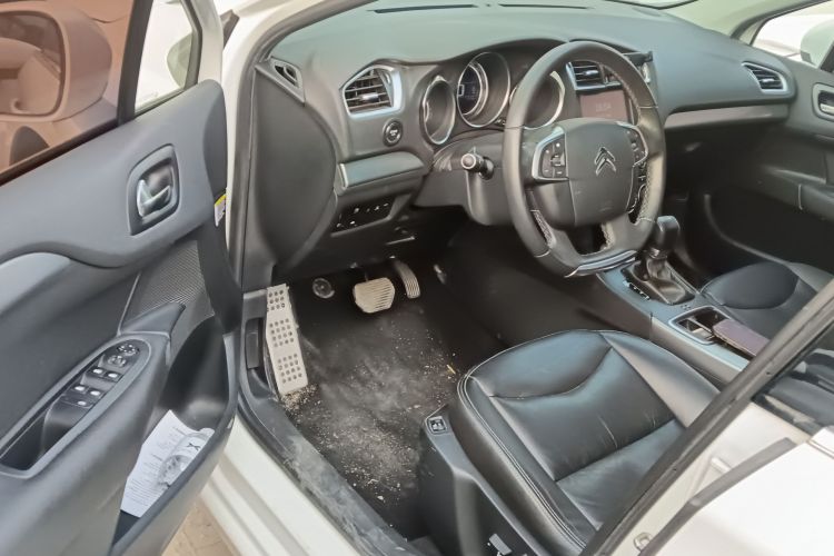 雪铁龙C4L 2016款 1.6T 自动精英型中控内饰20