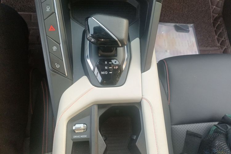 领克06 2020款 1.5T 耀Halo中控内饰18