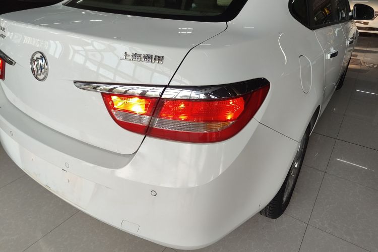 别克 英朗 2013款 GT 1.6L 手动舒适版车身外观9