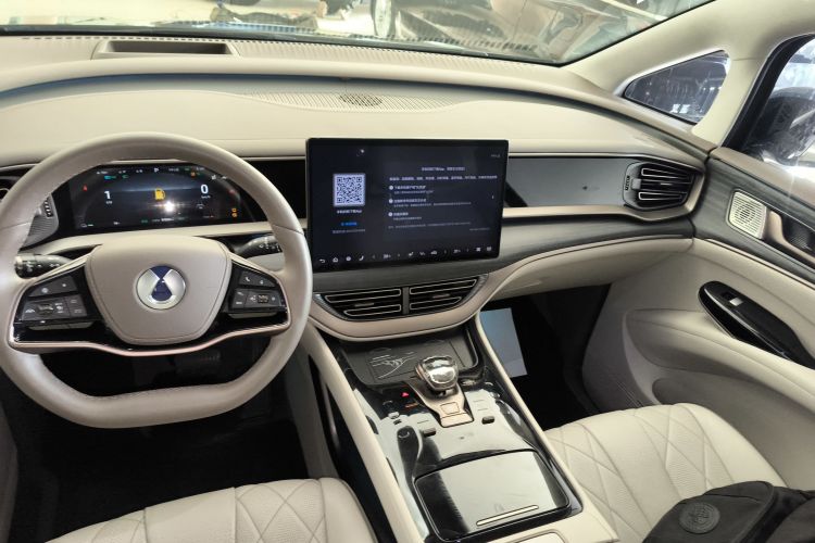 腾势D9 2022款 DM-i 970 四驱旗舰型中控内饰16