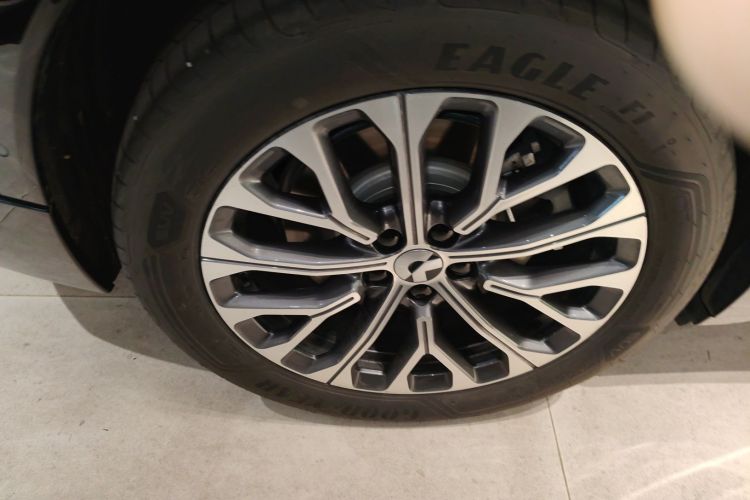 蔚来ES6 2025款 75kWh车身外观6008