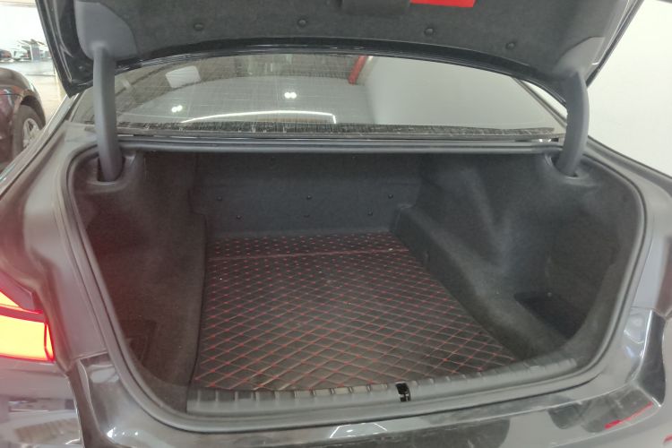 宝马5系 2021款 改款 525Li 豪华套装机舱底盘23