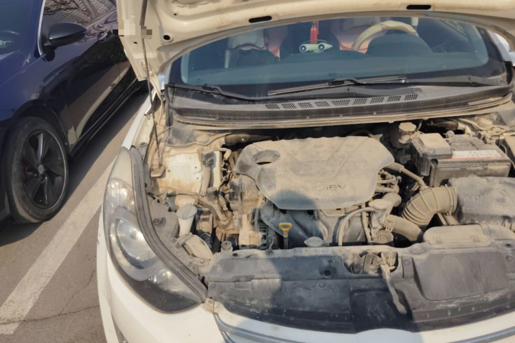 现代 朗动 2013款 1.6L 自动领先型机舱底盘25