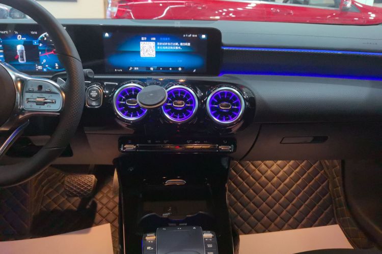 奔驰A级 2022款 改款二 A 200 L 运动轿车时尚型中控内饰16