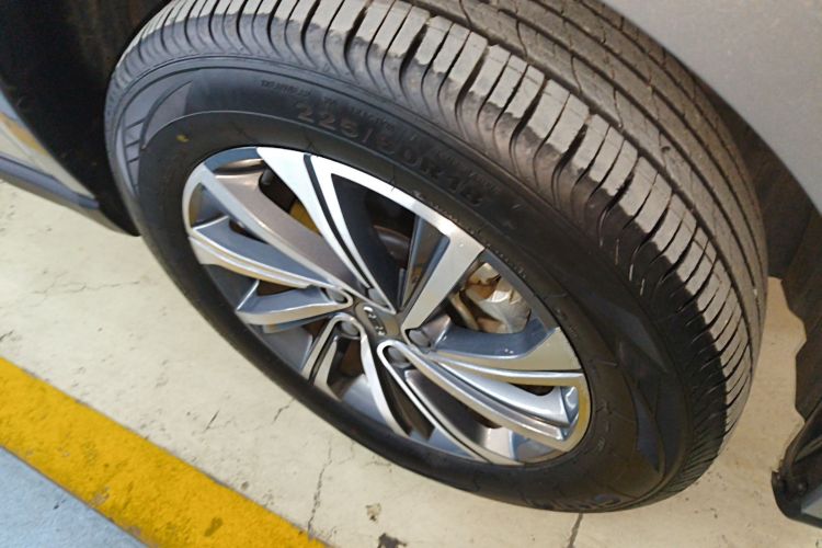 吉利汽车 远景X6 2021款 PRO 1.4T 手动尊贵型车身外观10