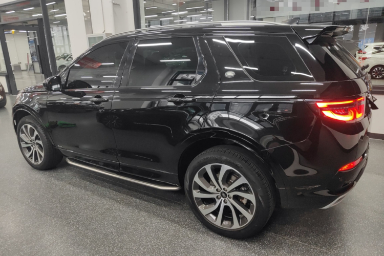 路虎 发现运动版 2022款 249PS R-Dynamic SE 性能科技版 5座车身外观4