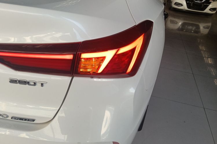 长安 逸动 2024款 PLUS 蓝鲸NE 1.4T GDI DCT高能版车身外观9