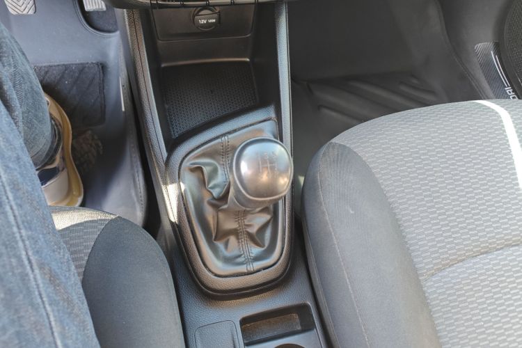 现代 瑞纳 2017款 1.4L 手动焕新版 国VI中控内饰18