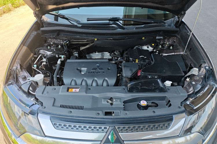 三菱 欧蓝德 2020款 2.4L 四驱致享版 7座局部细节24