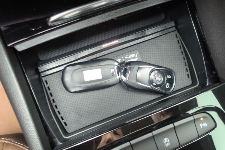 别克 君威 2023款 552T 智享型中控内饰11