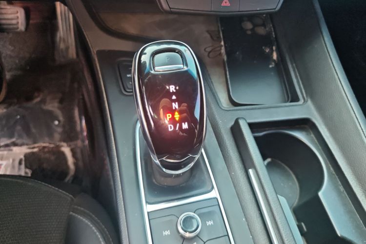 凯迪拉克CT5 2021款 28T 技术型中控内饰18